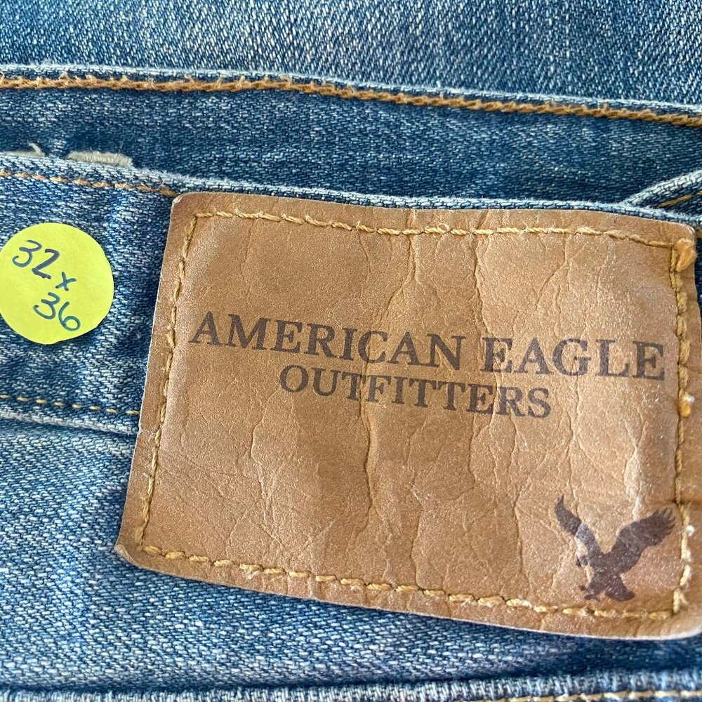 American Eagle Original Straight jean 32W x 36L (distressed)